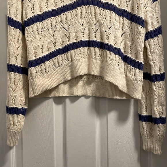 Universal Thread Sweater - Picture 4 of 6